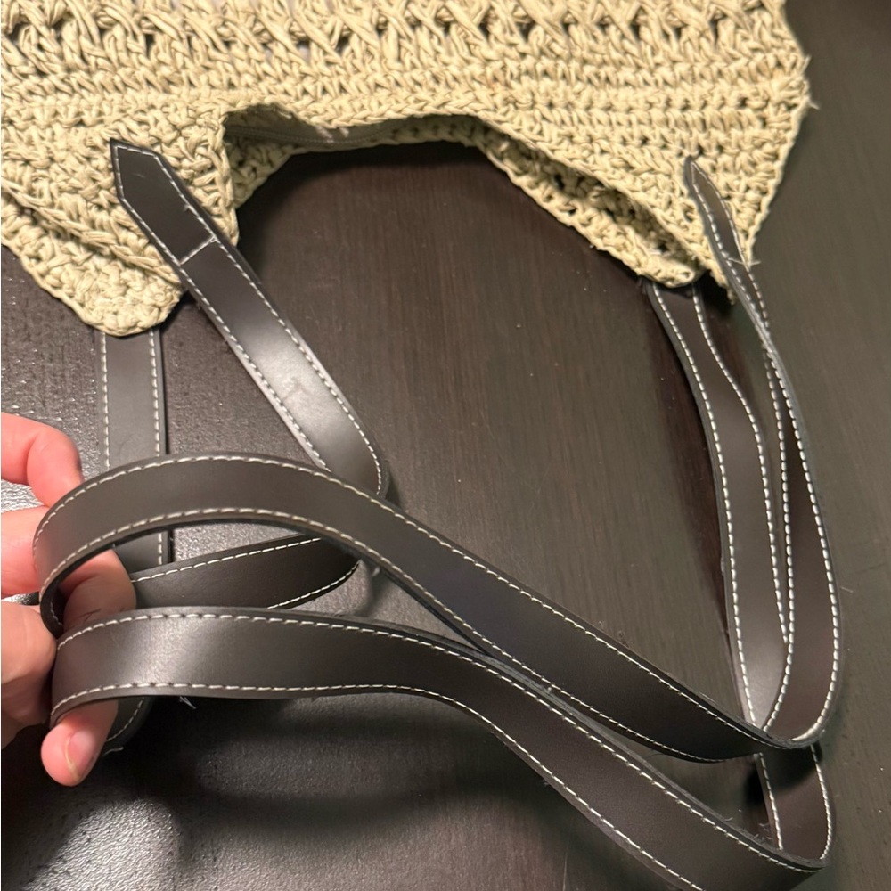 Woven Tan Tote Bag With Zipper Closure - Picture 5 of 9